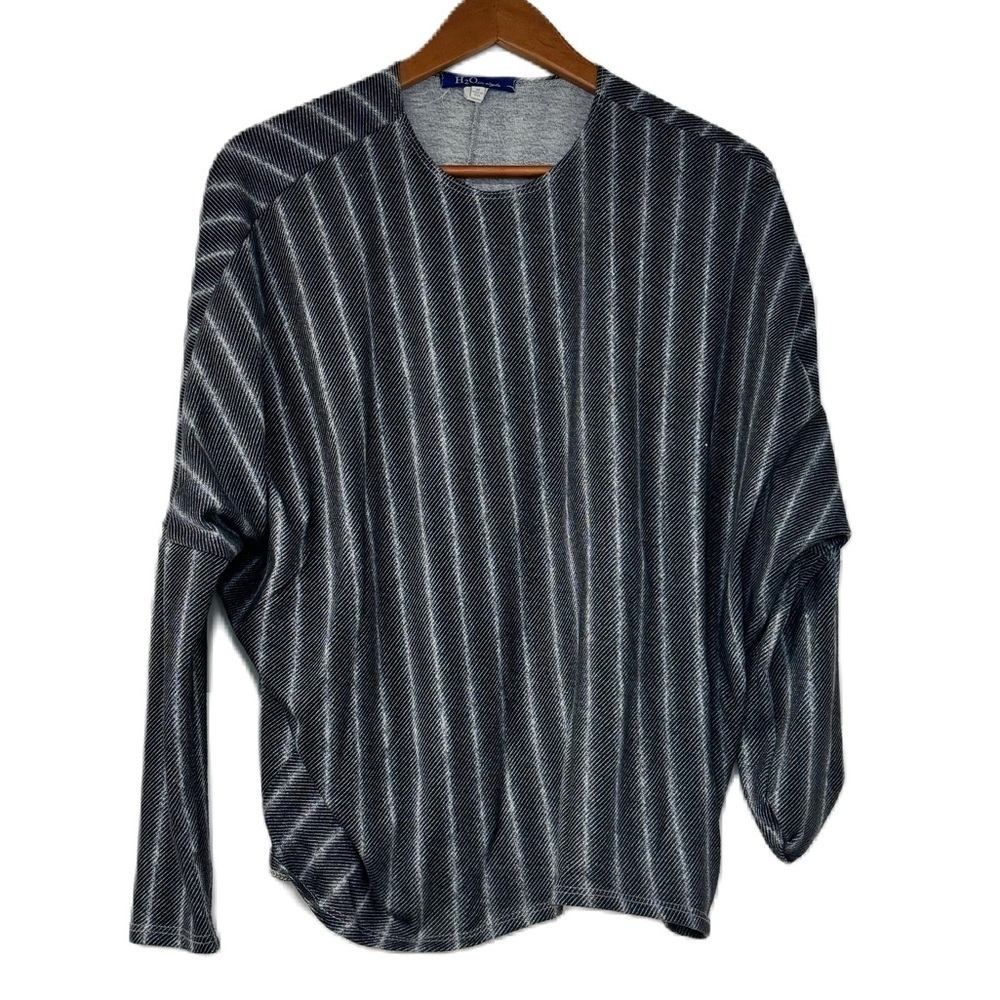 H2O in style woman’s medium gray striped top casual fun business work statement
